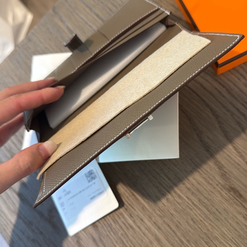 Hermès Epsom Calfskin Bearn Wallet - Picture 5 of 6